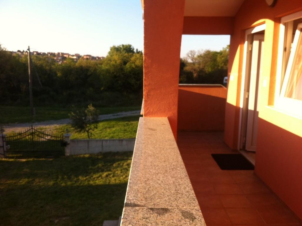 Apartments Ella Ližnjan Cameră foto